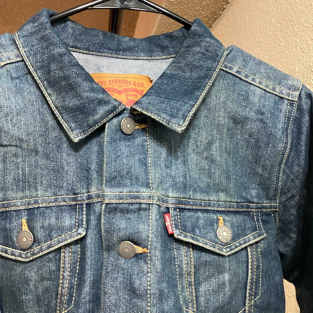 Levi’s denim Jacket - Picture 3 of 4